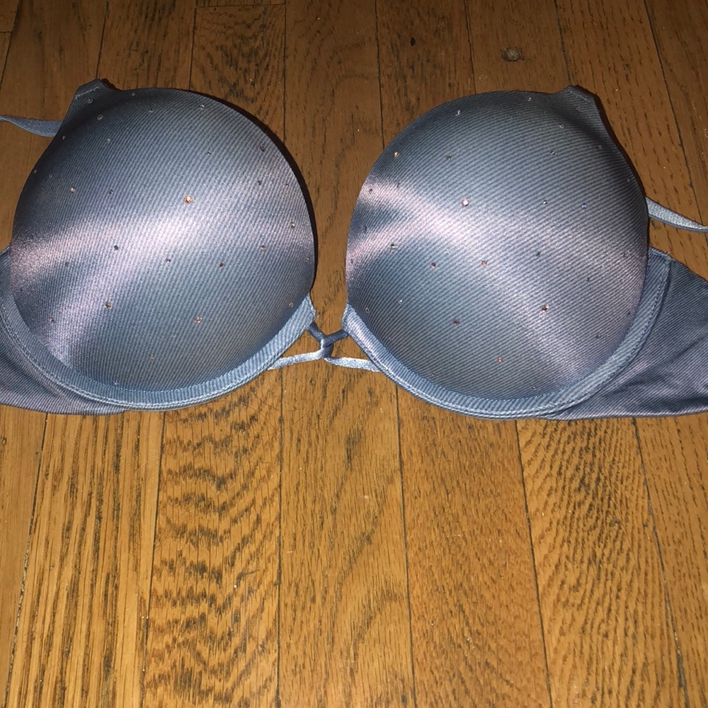 Victoria’s Secret miraculous plunge- bombshell bra
